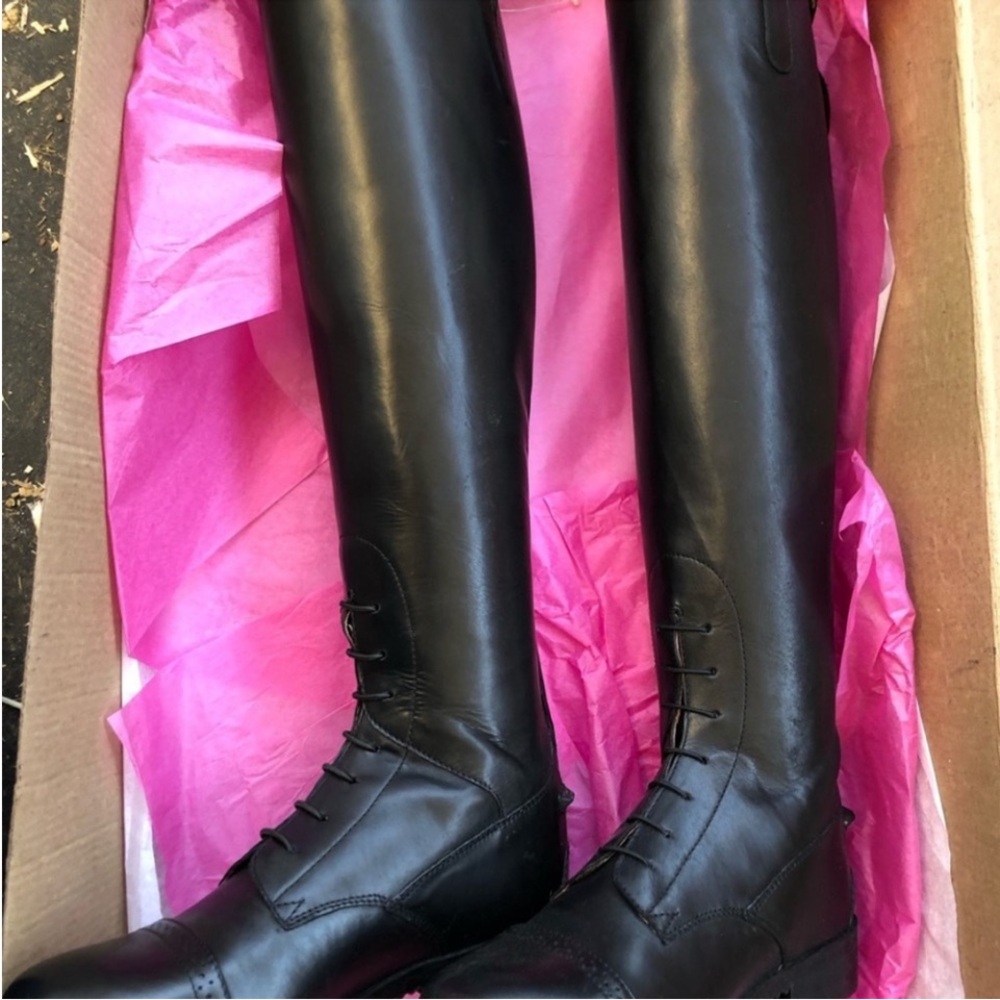 Elegant Black Leather Riding Boots